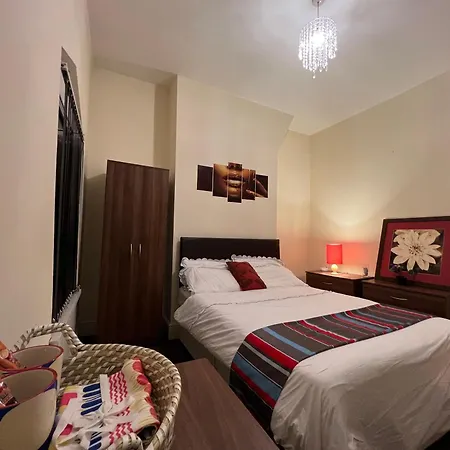 Lovely Room Within 5 Mins Walk To Stoke Train Station With Double And Single Room Exterior photo