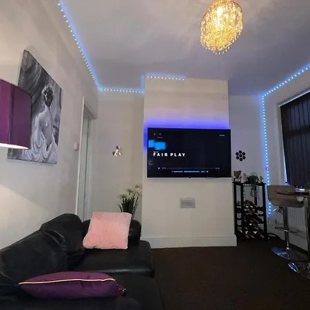 Lovely Room Within 5 Mins Walk To Stoke Train Station With Double And Single Room Exterior photo