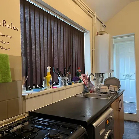 Lovely Room Within 5 Mins Walk To Stoke Train Station With Double And Single Room Exterior photo