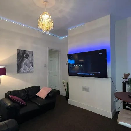 Lovely Room Within 5 Mins Walk To Stoke Train Station With Double And Single Room Exterior photo
