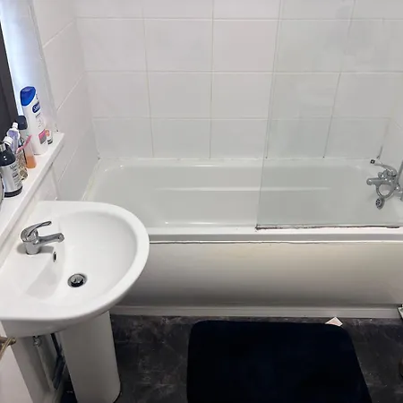 Lovely Room Within 5 Mins Walk To Stoke Train Station With Double And Single Room Exterior photo