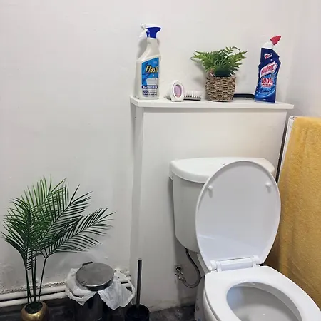 Lovely Room Within 5 Mins Walk To Stoke Train Station With Double And Single Room Exterior photo