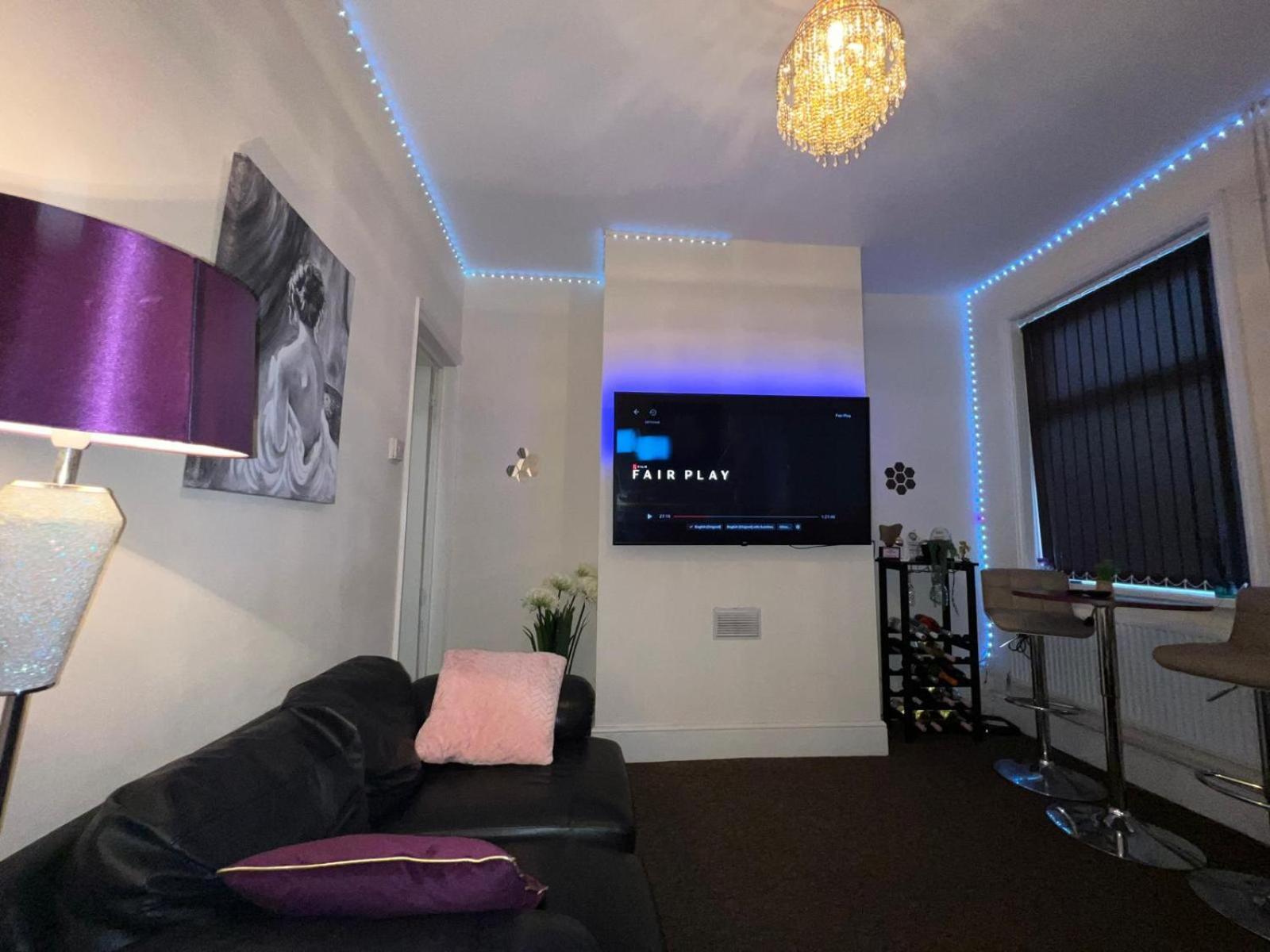 Homestay Lovely Within 5 Mins Walk To Train Station With Double And Single Stoke-on-Trent