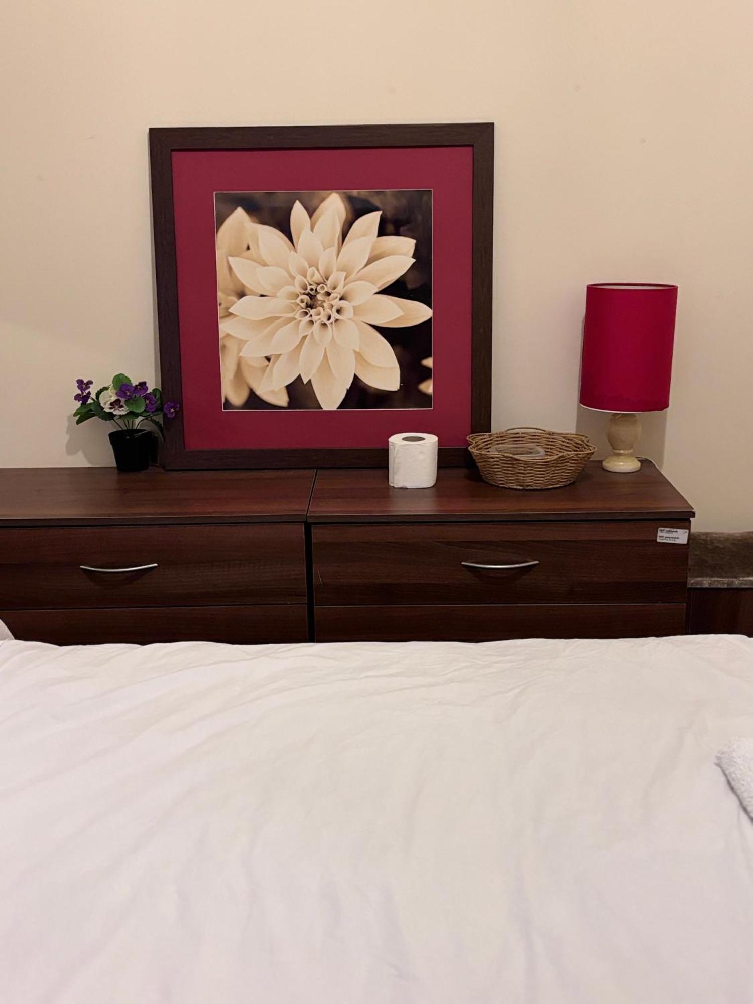 Homestay Lovely Within 5 Mins Walk To Train Station With Double And Single Stoke-on-Trent