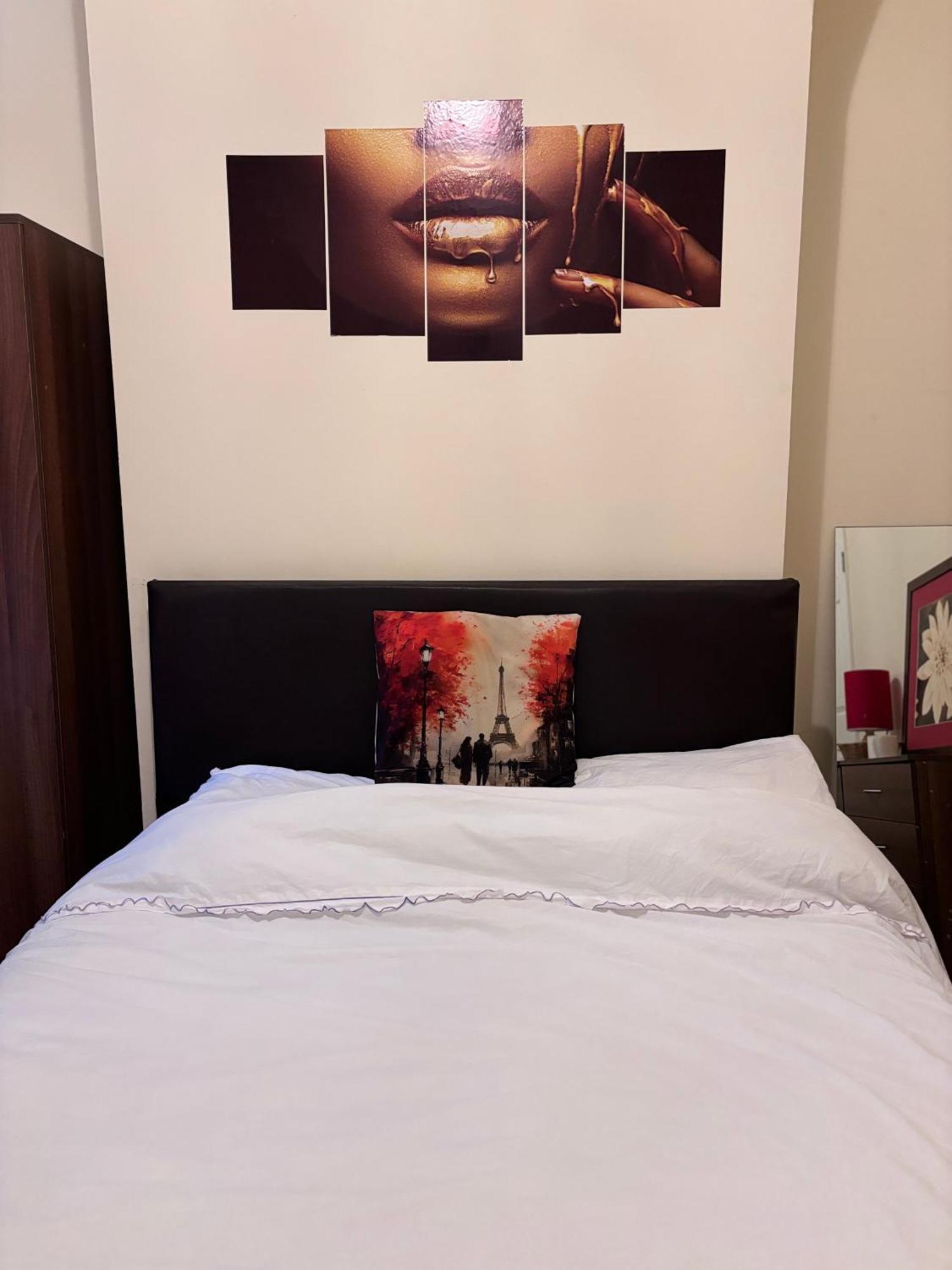 Homestay Lovely Within 5 Mins Walk To Train Station With Double And Single Stoke-on-Trent