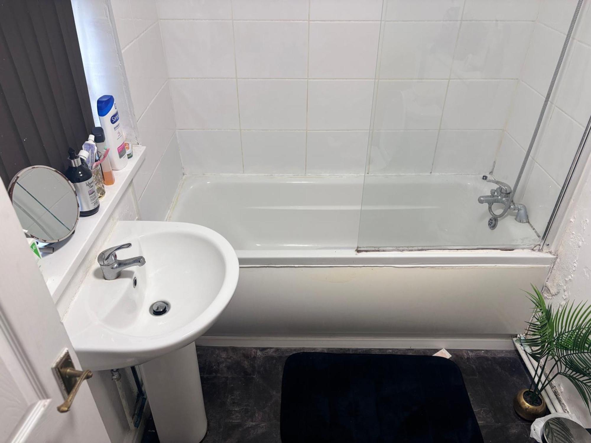 Homestay Lovely Within 5 Mins Walk To Train Station With Double And Single Stoke-on-Trent